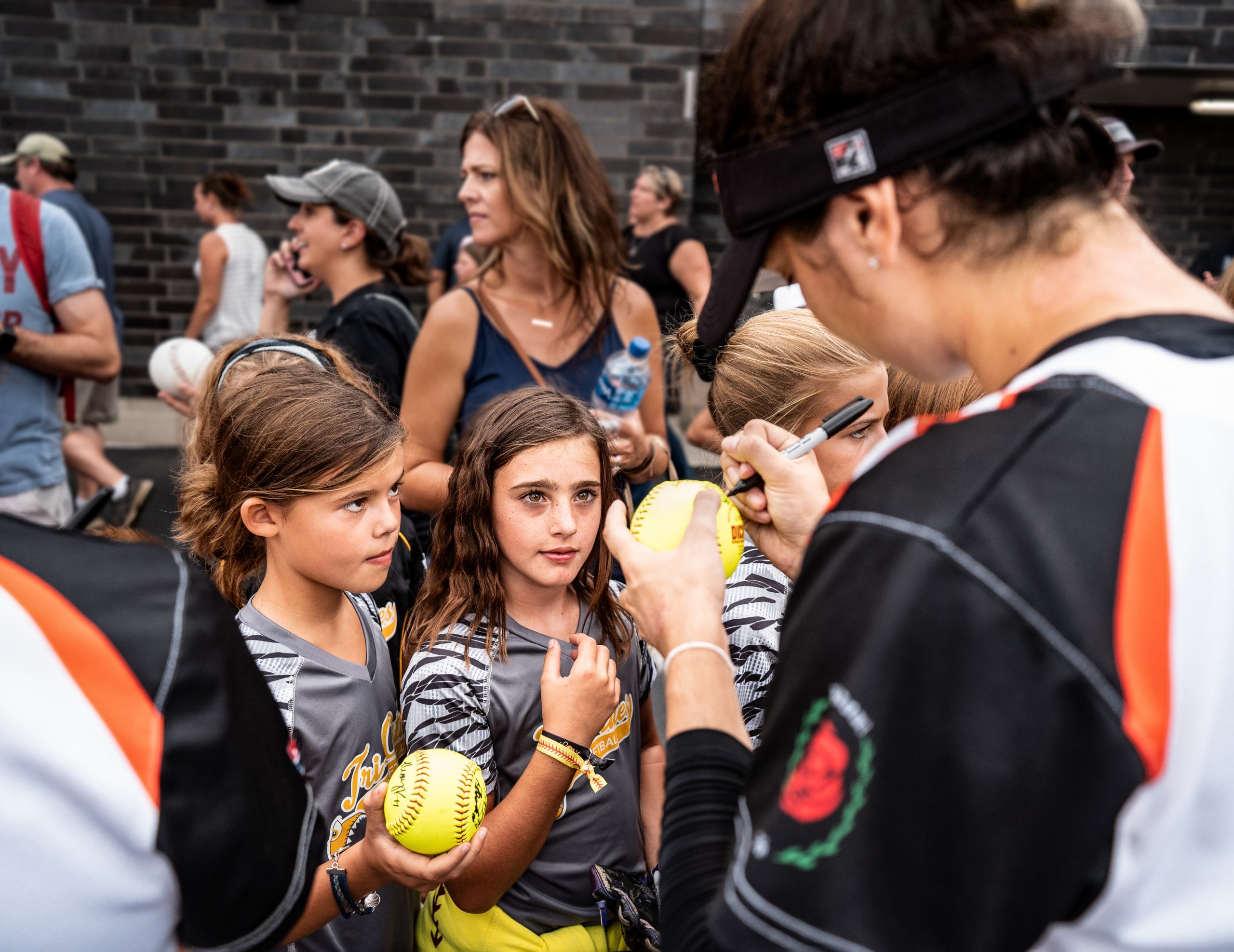player signing a fans ball