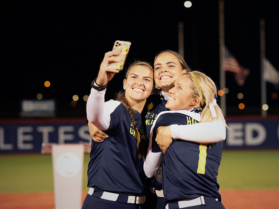 Former Oregon softball catcher Gwen Svekis named to U.S. Women's National  Team, Ap