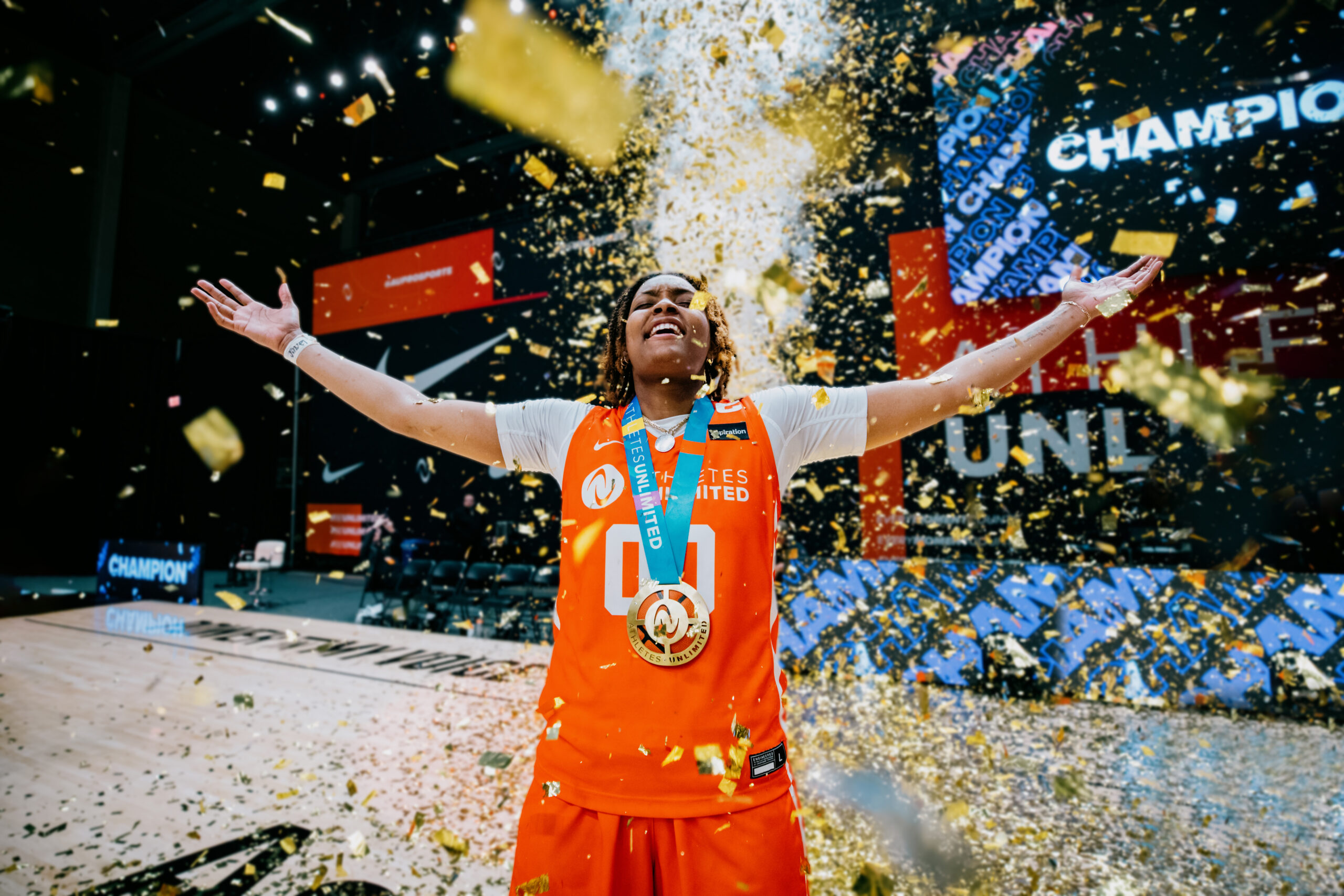 NaLyssa Smith celebrates her Championship surround by gold confetti.