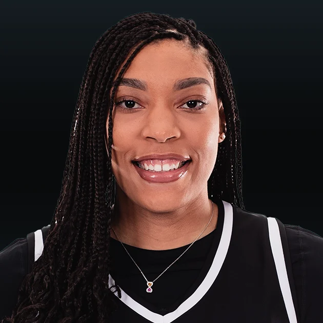 Headshot of Victaria Saxton