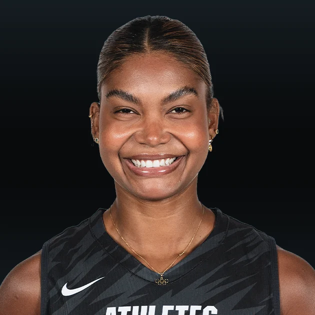 Headshot of Lorenne Teixeira