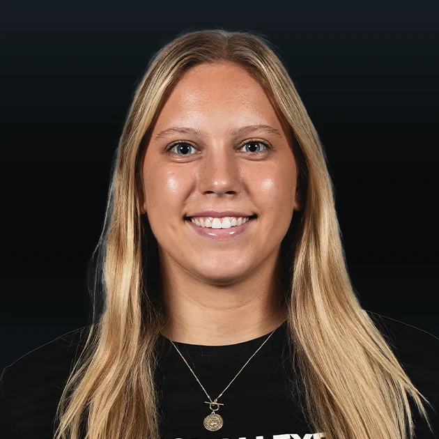 Headshot of Gabby Blossom